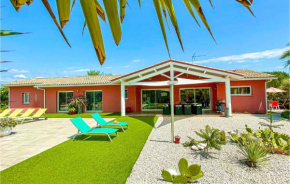 Nice Home In Creissan With Heated Swimming Pool